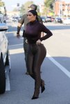 Kim-Kardashian---Shopping-at-Sap-and-Honey-12.jpg